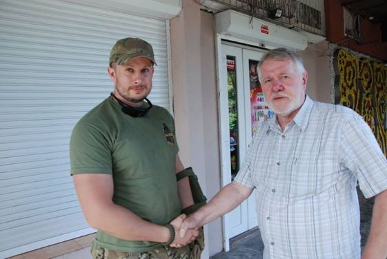 Jaromír Štětina se včera v Mariupolu setkal s velitelem dobrovolnického ukrajinského praporu AZOV Andrijem Bileckým 